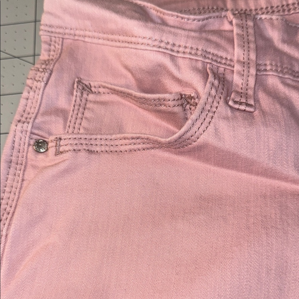 Lee Women's Soft Pink Capri Jeans size 12 - Picture 10 of 12